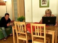 18 jaar, Grote mammen, Blond, Vriendin, Omie, Hd, Man, Rijpe lesbienne