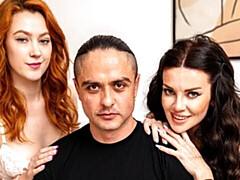 18 ans, Gros cul, Grosse bite, Sucer une bite, En levrette, Maigrichonne, Jarretelles, Adolescente