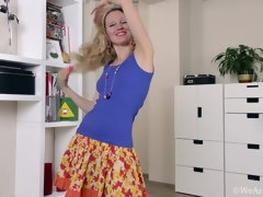 Blond, Harig, Ondergoed, Masturbatie, Rijpe lesbienne, Dikke tepels