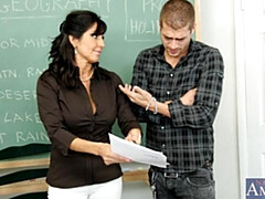 Gros cul, Grosse bite, Gros seins, Sucer une bite, Brunette brune, En levrette, Mère que j'aimerais baiser