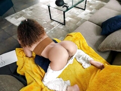 Curvy Latina banged while playing videogames in living room