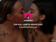 Bisexuelle, Sucer une bite, Brunette brune, Tir de sperme, Hd, Embrassement, Pov, Tatouage