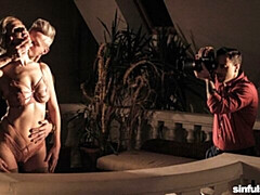 Grosser arsch, Grosser schwanz, Grosse titten, Blondine, Blasen, Hundestellung, Kurzes haar, Jungendliche (18+)