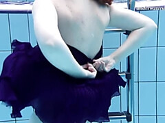 Cul, Nana, Brunette brune, Tchèque, Petite femme, Public, Solo, Nénés