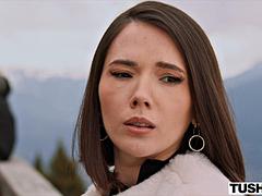 デカパイ, フェラチオ, 彼氏, 茶髪の, Hd, 下着, 赤毛, 三人