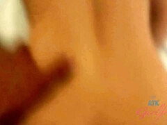 Enthousiasteling, Achter de coulissen, Bruinharig, Vriendin, Hd, Orgasme, Kut duiken, Tieten likken