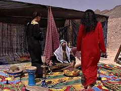 Черные, Минет, Брюнетки, Черненькие, Лизание, На природе, Втроем, Винтаж