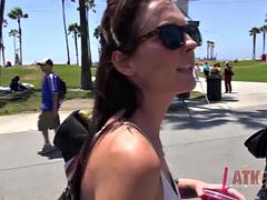 Amateur, Nana, Plage, Brunette brune, Petite amie, Masturbation, Pov, Douche