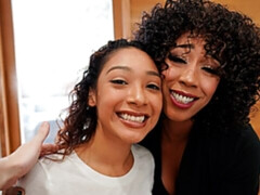 Arsch, Blasen, Braunhaarige, Frau frau mann, Fingern, Handjob, Interrassisch, Pov