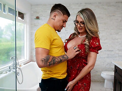 Americano, Cuarto de baño, Tetas grandes, Polla, Vestido, Madres para coger, Pov, Coño