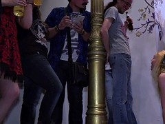 ブロンド, 公共