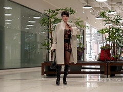 Gros seins, Brunette brune, Plantureuse, Exhib, Fait maison, Lingerie, Public, Nénés