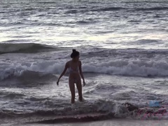 Amateur, Playa, Bikini, Despelote, Al aire libre, Fumando, Voyeur, Mojado