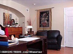 顔面騎乗, Hd, 旦那, 淫乱熟女, オフィス, 魅力的, ティーン, 三人