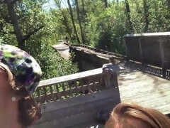 Grosser arsch, Blasen, Kehlenfick, Fetisch, Öffentlich, Ablutschen, Schlucken, Tanga