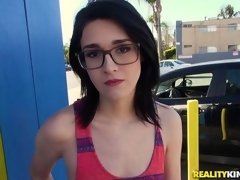 フェラチオ, バック, 手コキする, ハメ撮り, 剃毛, ストリッピング, ティーン, オッパイの