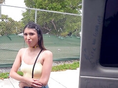 18 jaar, Anaal, Pijpbeurt, Bruinharig, Autobus, Hardcore, Geschoren, Tiener