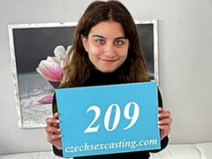 Amateur, Gros cul, Grosse bite, Sucer une bite, En levrette, Seins naturels, Maigrichonne, Nénés