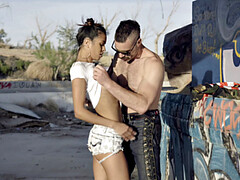 Sucer une bite, Brésilienne, Tir de sperme, En levrette, Faciale, Seins naturels