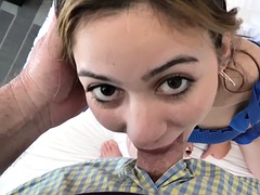 Enthousiasteling, Grote mammen, Pijpbeurt, Bruinharig, Gezichtspunt, Geschoren, Tiener, Tieten likken