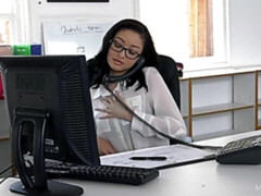 Aziatisch, Bruinharig, Vingeren, Masturbatie, Kantoor, Geschoren, Alleen, Strippen