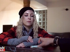 Blonde, Sucer une bite, Tir de sperme, Femelle, Hôtel, Orgasme, Public, Douche