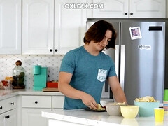 Pijpbeurt, Bruinharig, Moeder die ik wil neuken, Moeder, Feest, Biljart, Gezichtspunt, Vrouw