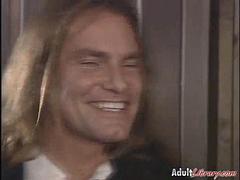 Lieveling, Grote mammen, Pijpbeurt, Bruinharig, Likken, Pornster, Tieten likken, Oud