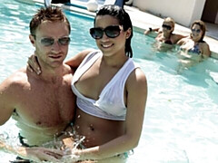 Gros cul, Grosse bite, Gros seins, Sucer une bite, Brunette brune, En levrette, Mère que j'aimerais baiser, Nénés