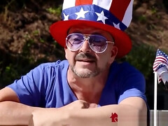 Grosse titten, Süss, Schwanz, Hundestellung, Hardcore, Milf, Öffentlich, Flotter dreier