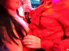Gros seins, Poupée, Groupe, Interracial, Lesbienne, Public, Douche, Jarretelles