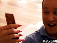 Grote mammen, Bruinharig, Gezin, Reusachtig, Rijpe lesbienne, Moeder die ik wil neuken, Stiefmoeder, Tieten likken