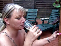 Grote mammen, Pijpbeurt, Fetisj, Hardcore, Orgie, Buiten, Pissen, Kut duiken