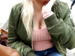 Cul, Gros seins, Blonde, Sucer une bite, Branlette thaïlandaise, De plein air, Public, Nénés