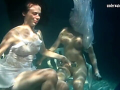 デカパイ, ブロンド, フェティッシュ, 軟体, Hd, プール, 公共, 水中