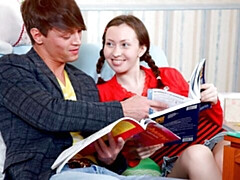 Gros cul, Grosse bite, Gros seins, Sucer une bite, En levrette, Maigrichonne, Adolescente, Nénés