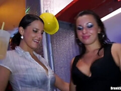 Cfnm, Puppe, Gruppe, Lingerie, Party, Strümpfe, Swingers, Tätowierung