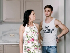 Lieveling, Seksspeelgoed, Vingeren, Omie, Rijpe lesbienne, Kut duiken, Russisch, Hangende tieten