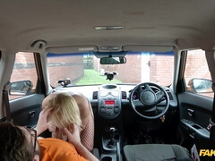 Blasen, Auto, Hundestellung, Aufs gesicht abspritzen, Lecken, Muschi, Realität, Hintern versohlen