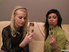 Blonde, Fait maison, Lesbienne, Mère que j'aimerais baiser, Seins naturels, Chatte, Satin, Rasée