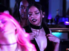 Большие сиськи, Блондинки, Минет, Глубокая глотка, Европейки, Сидя на лице, Втроем, Сиськи