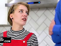 Blonde, Éjaculer dans la bouche, Tir de sperme, Mignonne, Faciale, Criant, Adolescente, Nénés