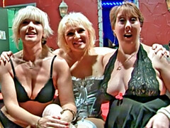 Britisch, Pummelig, Gruppe, Reif, Orgie, Muschi, Rasiert, Strümpfe