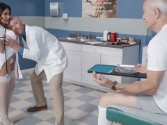 Anal, Gros cul, Gros seins, Brunette brune, Cocu, Masturbation, Mère que j'aimerais baiser, Nénés