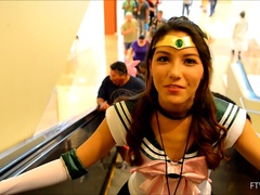 Anal, Bailar, Masturbación, Orgasmo, Público, Solo, Juguetes, Bajo la falda