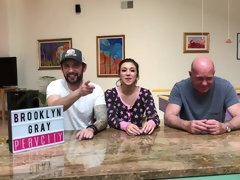 Achter de coulissen, Pijpbeurt, Diep in de keel, Sperma in gezicht, Fetisj, Hardcore, Rijpe lesbienne, Klein