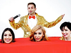 18 jaar, Grote kont, Grote lul, Hondjeshouding, 1 man 2 vrouwen, Natuurlijke tieten, Tiener, Tieten likken