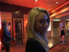 Bad, Fingern, Masturbation, Pov, Muschi, Rasiert, Abendanzug, Titten