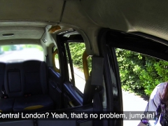 Britannique, Brunette brune, En levrette, Hard, Hd, Mère que j'aimerais baiser, De plein air