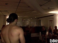 Braunhaarige, Spermaladung, Schwanz, Handjob, Party, Sich ausziehen, Ablutschen, Jungendliche (18+)